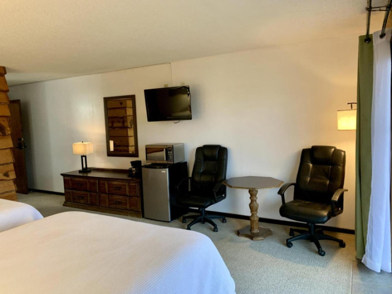 Bridge Inn Tomhawk - 2Nd Floor, 1 King Size Bed, Balcony, River View Tomahawk Eksteriør bilde