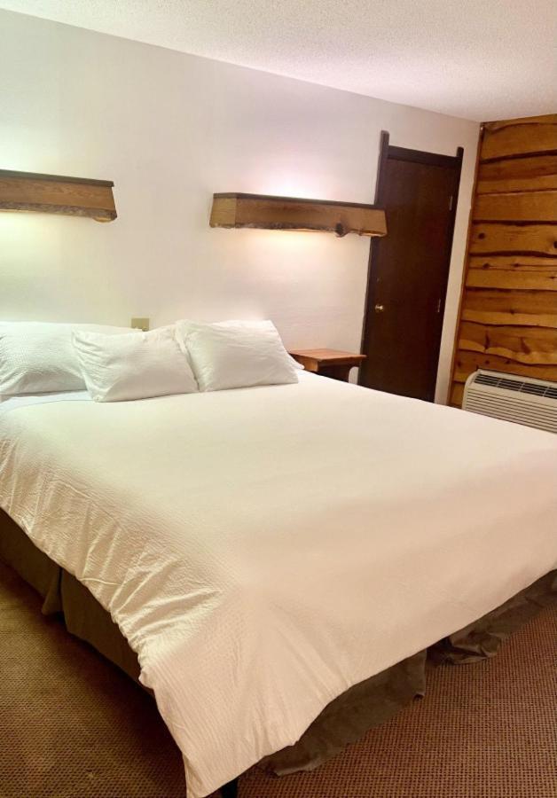 Bridge Inn Tomhawk - 2Nd Floor, 1 King Size Bed, Balcony, River View Tomahawk Eksteriør bilde
