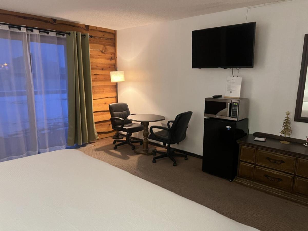 Bridge Inn Tomhawk - 2Nd Floor, 1 King Size Bed, Balcony, River View Tomahawk Eksteriør bilde